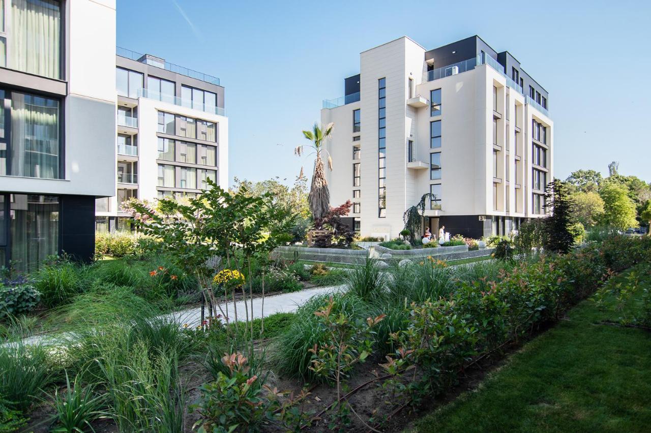 Sea Flats With Parking And Pool In Azur Residence St. Konstantin og Helena Eksteriør bilde
