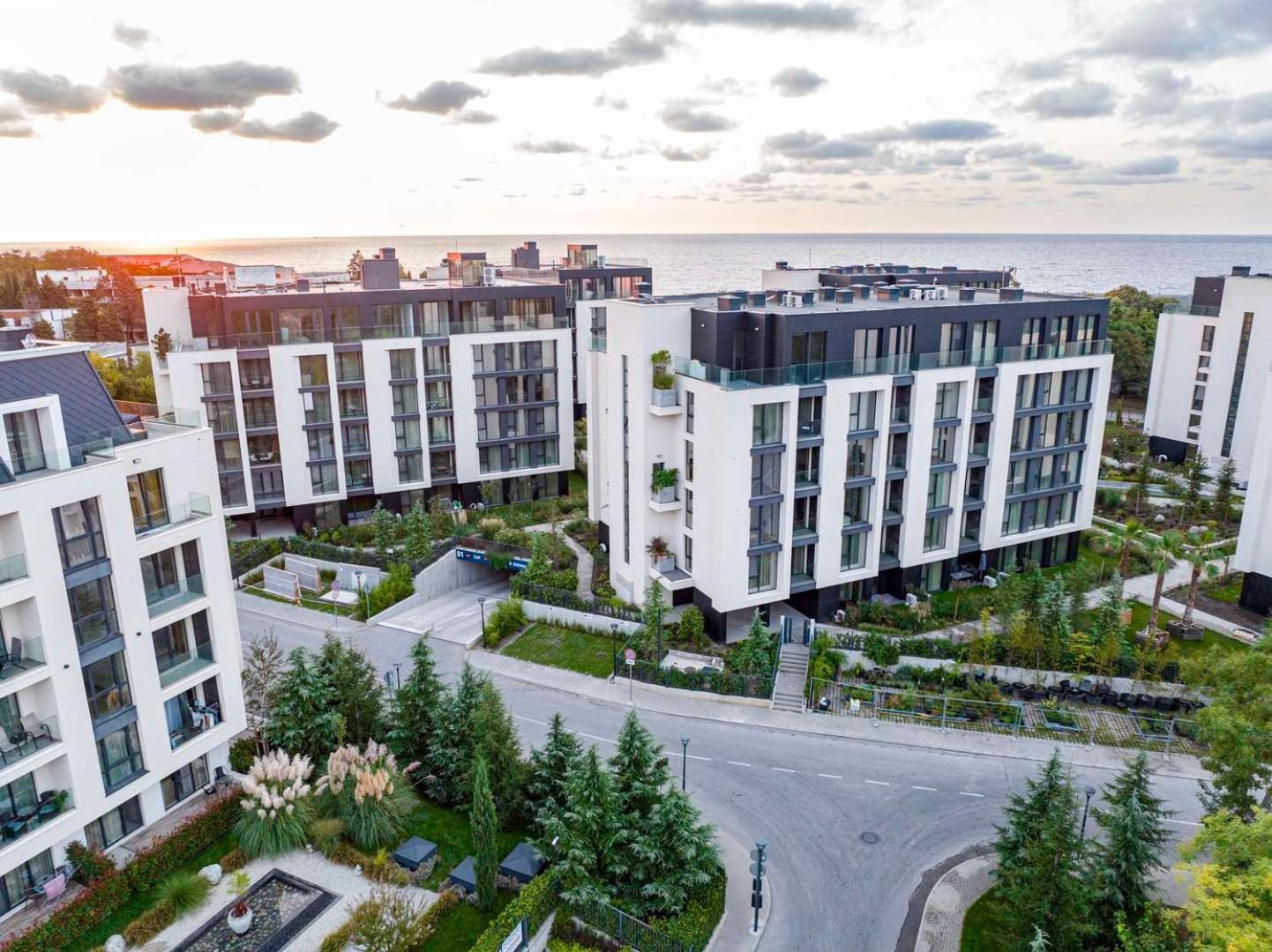 Sea Flats With Parking And Pool In Azur Residence St. Konstantin og Helena Eksteriør bilde
