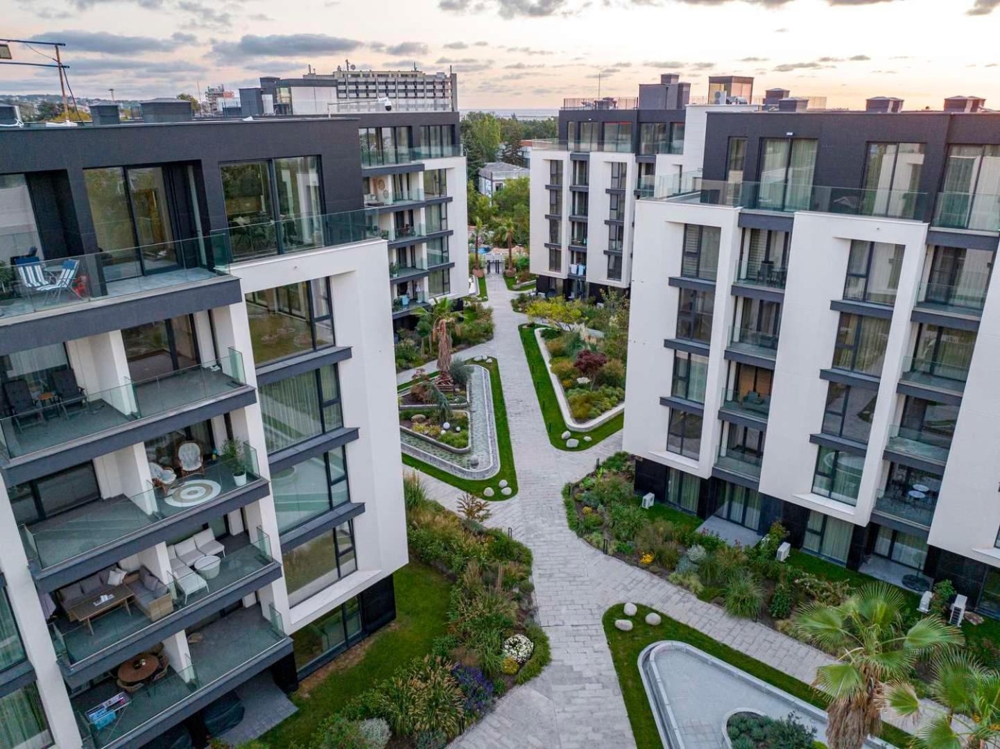 Sea Flats With Parking And Pool In Azur Residence St. Konstantin og Helena Eksteriør bilde